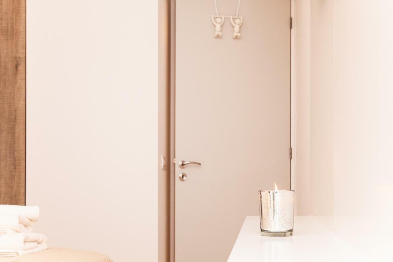 Sweet Suite Flora In Vouliagmeni เอเธนส์ ภายนอก รูปภาพ