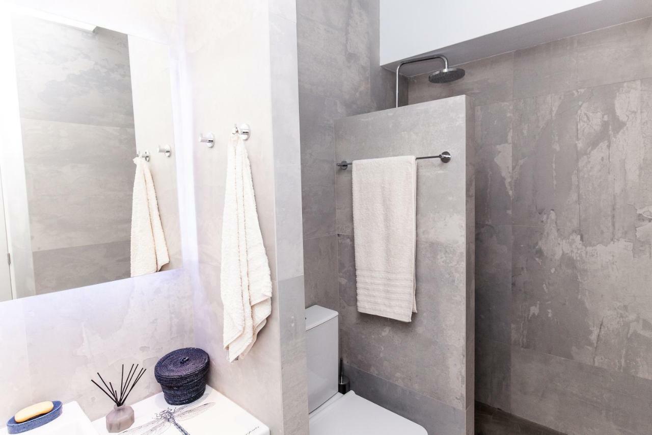 Sweet Suite Flora In Vouliagmeni เอเธนส์ ภายนอก รูปภาพ