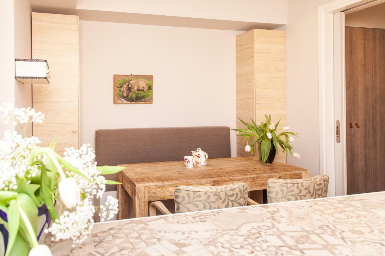 Sweet Suite Flora In Vouliagmeni เอเธนส์ ภายนอก รูปภาพ