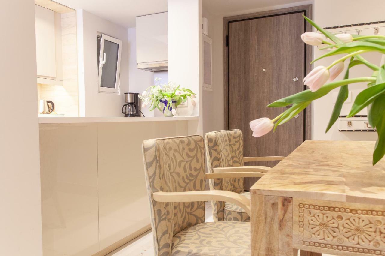Sweet Suite Flora In Vouliagmeni เอเธนส์ ภายนอก รูปภาพ