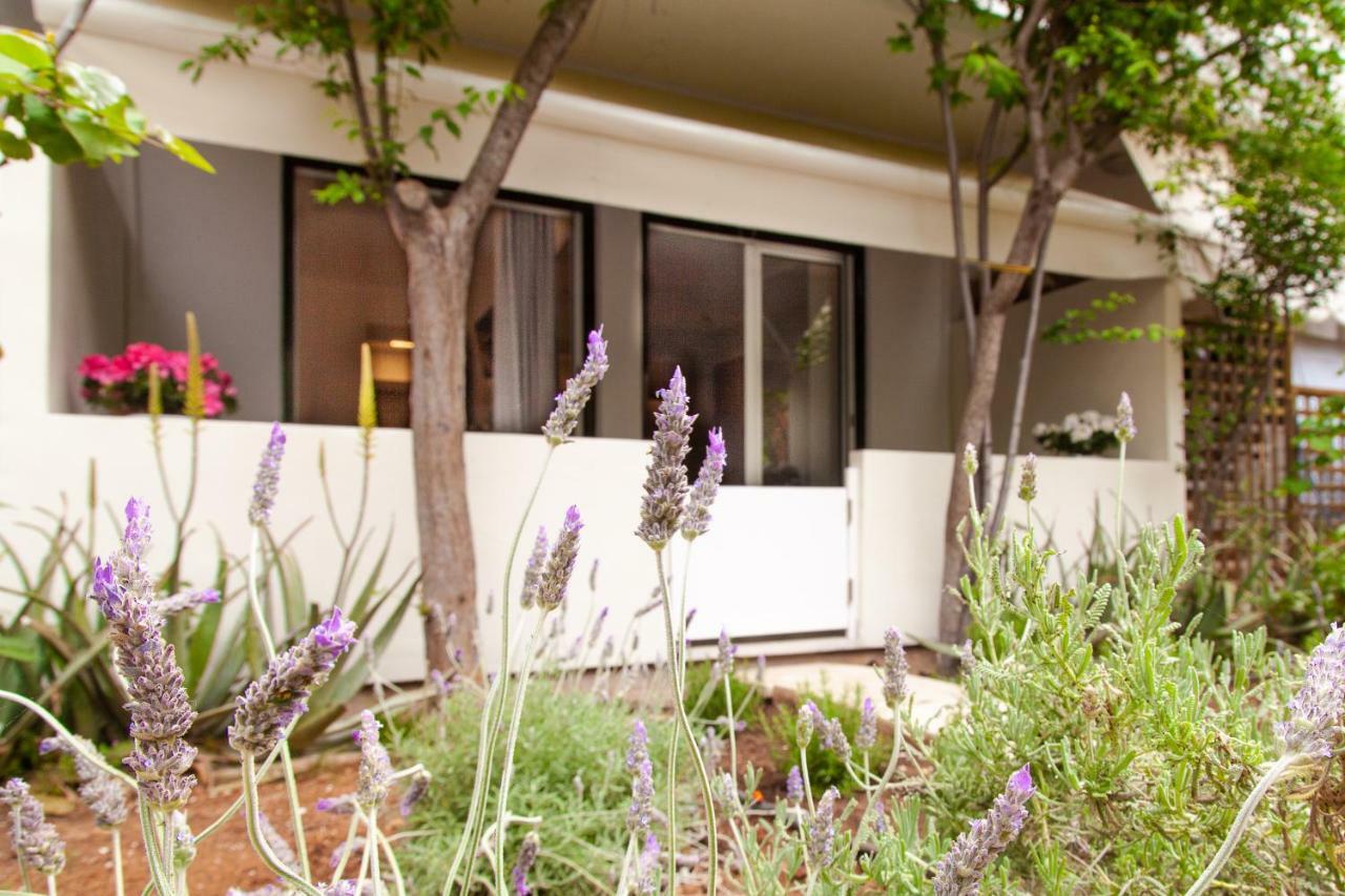 Sweet Suite Flora In Vouliagmeni เอเธนส์ ภายนอก รูปภาพ