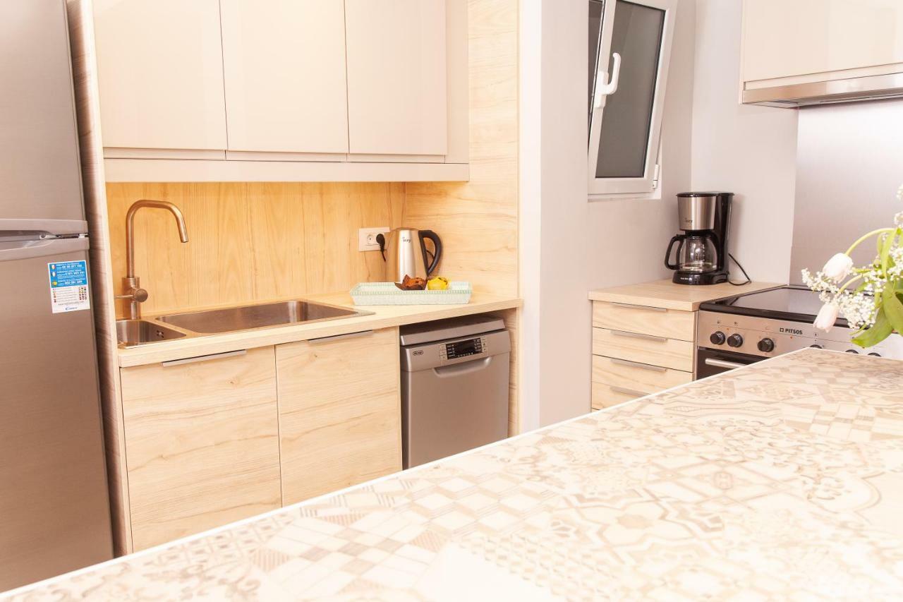 Sweet Suite Flora In Vouliagmeni เอเธนส์ ภายนอก รูปภาพ