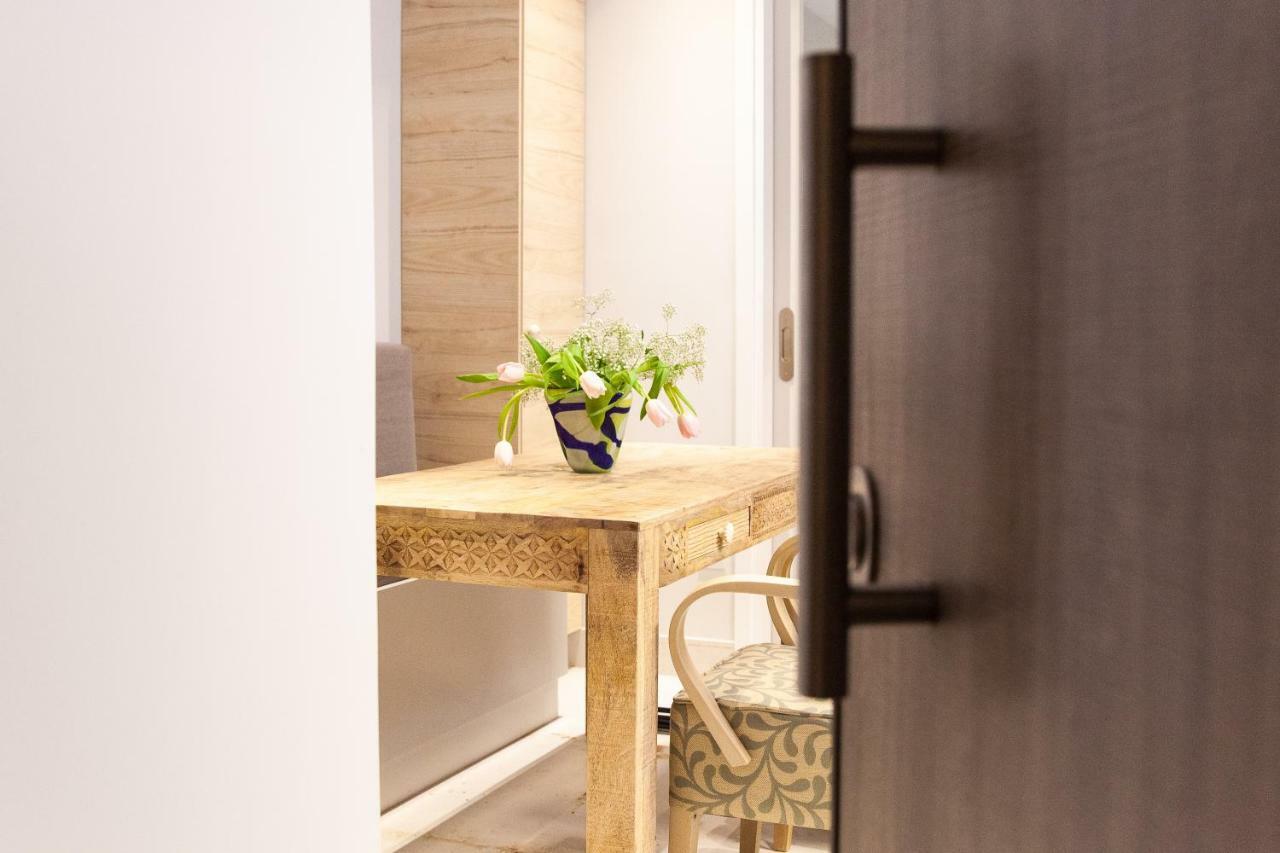 Sweet Suite Flora In Vouliagmeni เอเธนส์ ภายนอก รูปภาพ