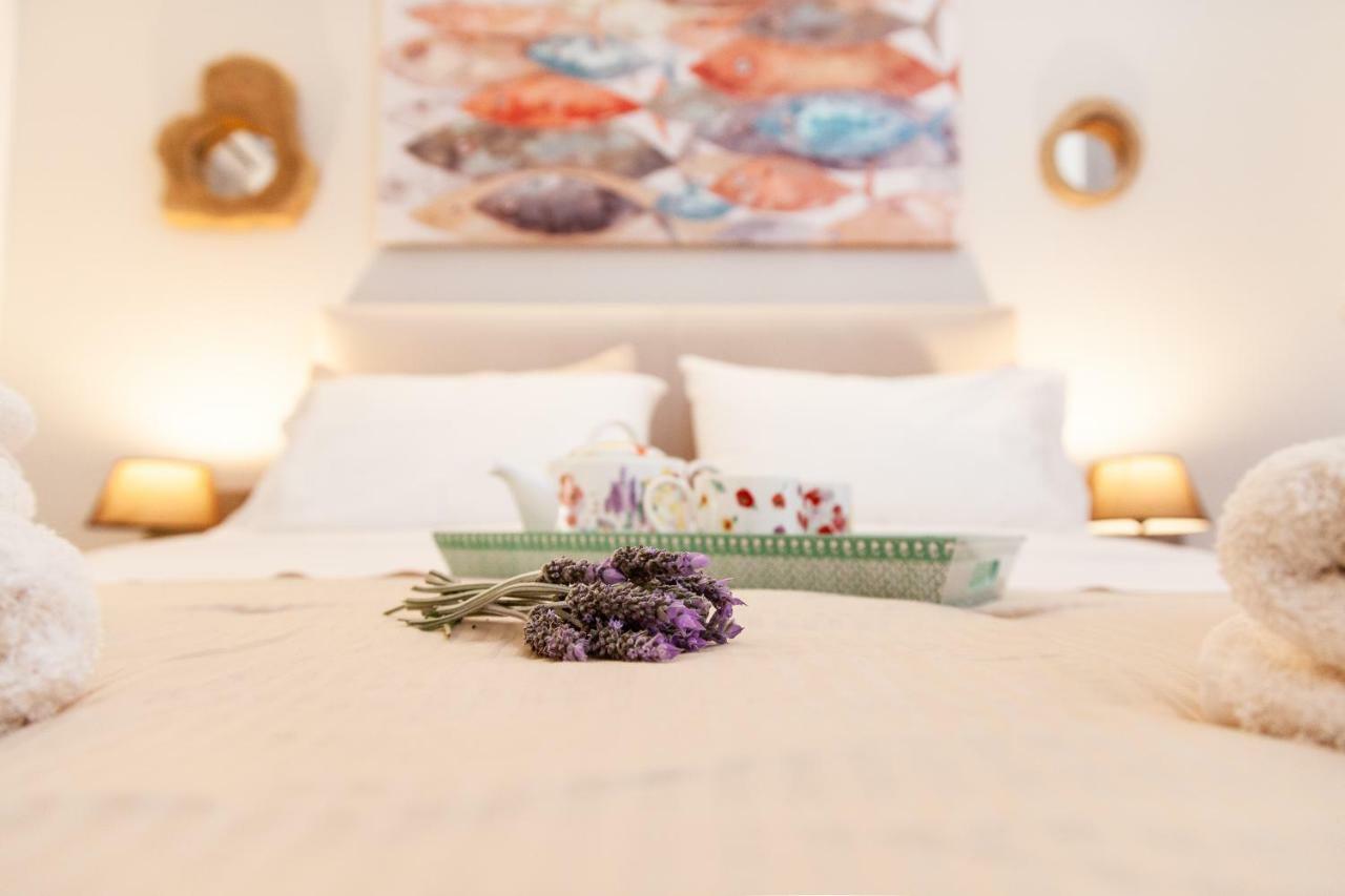 Sweet Suite Flora In Vouliagmeni เอเธนส์ ภายนอก รูปภาพ